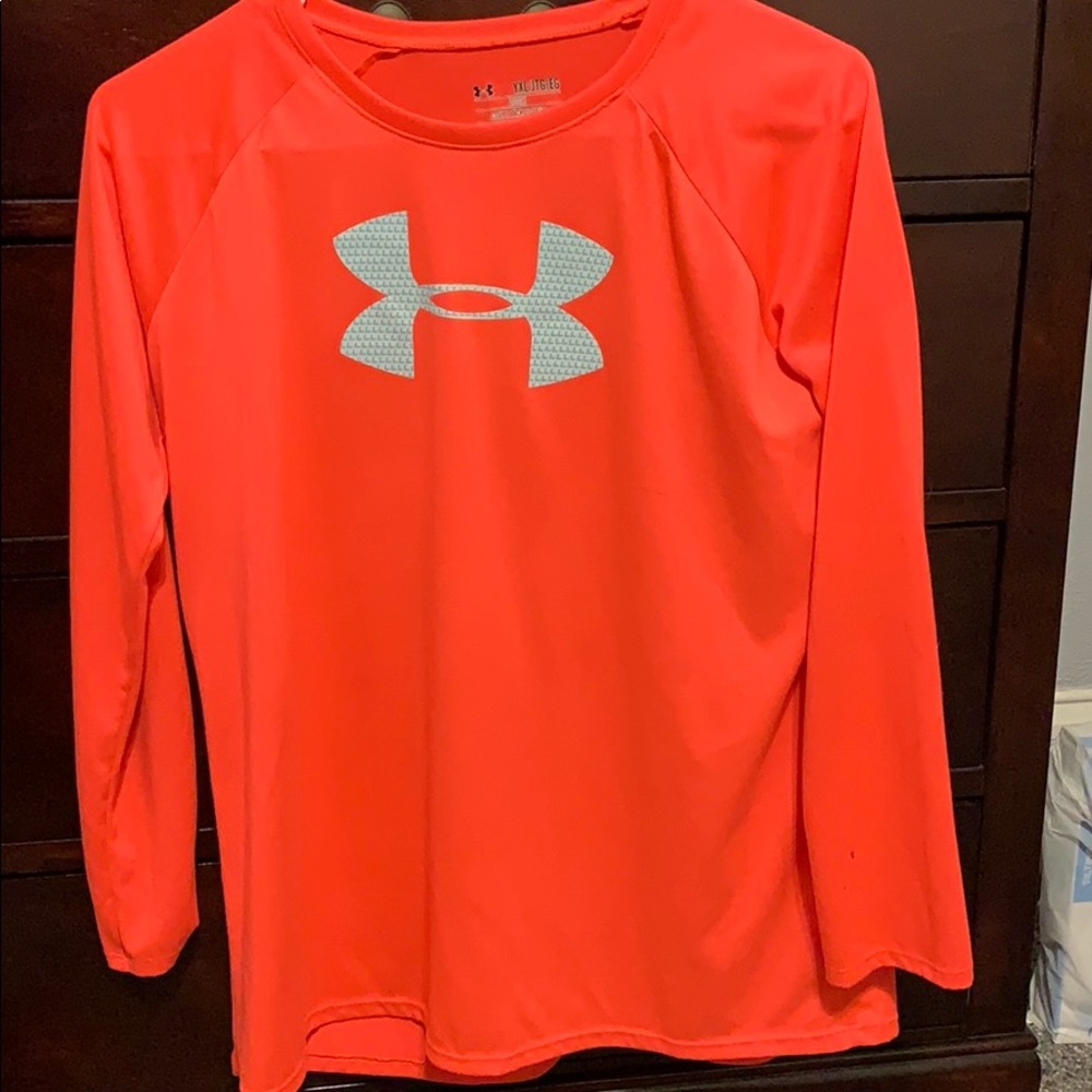 Youth underarmour long sleeve tee!